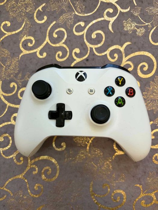 XBOX ONE X 1 TB      .