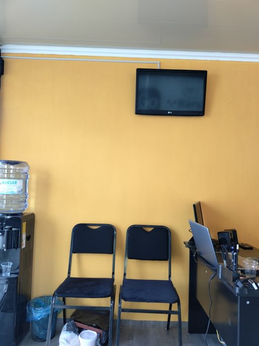 Офисная мебель, телевизор, куллер