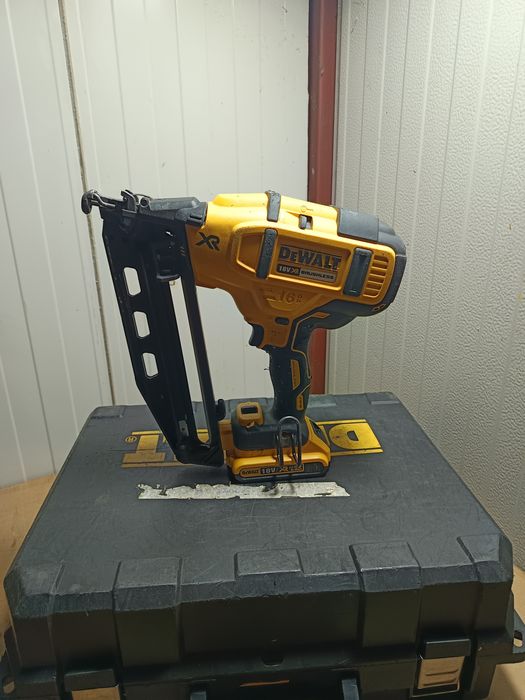 Dewalt 18v brushless pistol cuie cu acumulator