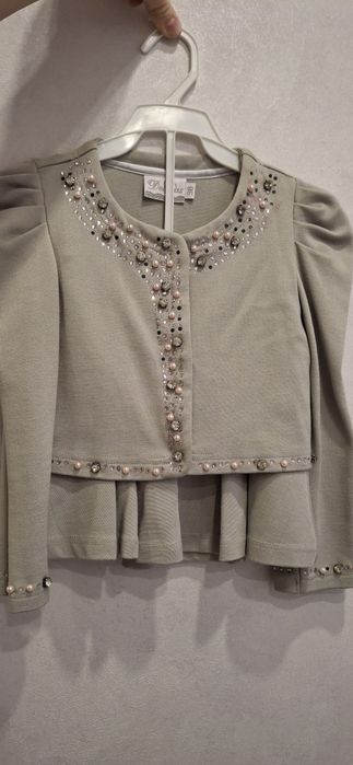 Продам костюм для девочки