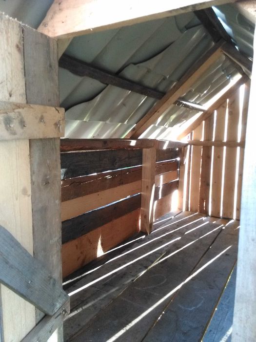 Vând coliba ciobănașului sau adăpost pentru locuri cu livezi pomicole.