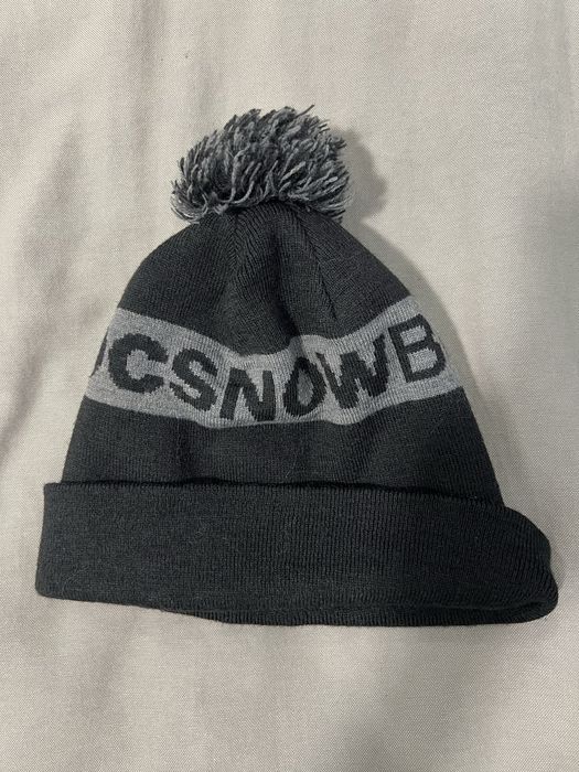 Ски шапка и ръкавици подходящи за 8-10 годишно момче