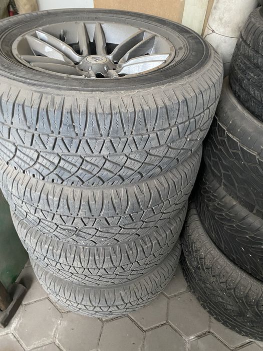 Продаю шины с дисками R17