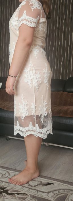 Rochie eleganta dantela bej cu alb marimea 36