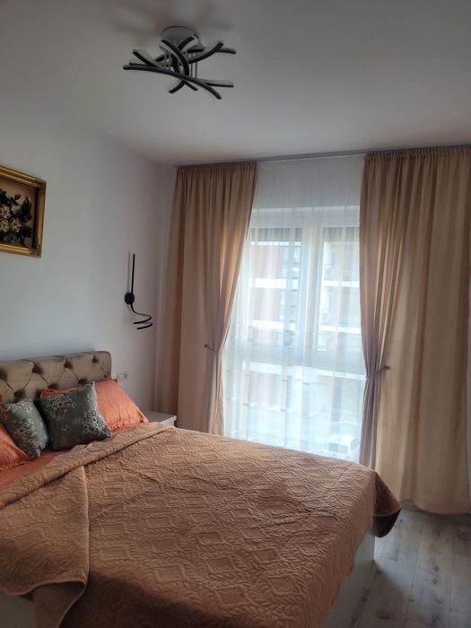 închiriez apartament Lux la Adora Park