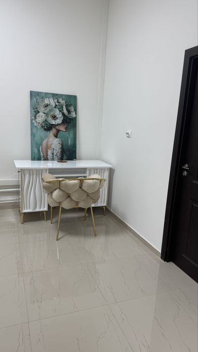 Inchiriez Post Frizerie / Barber  , Manichiura /Pedichiura, Camere