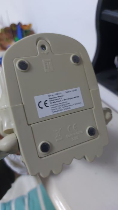 Joc proiector fantoma pe perete