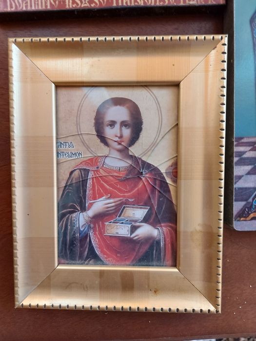 Vând icoane în stare bună