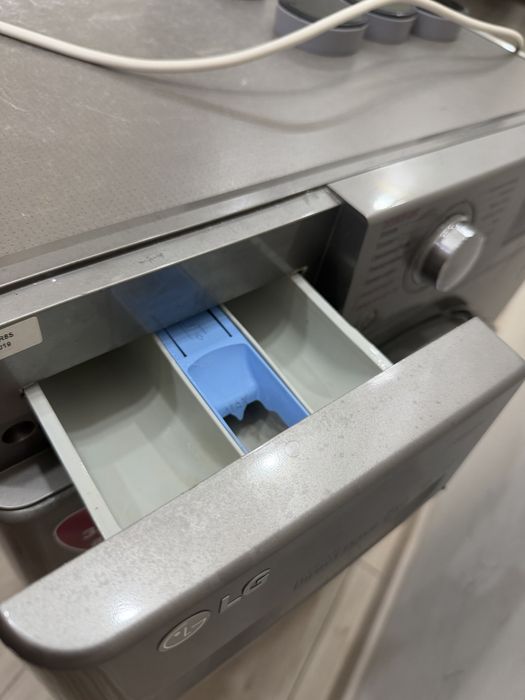 Продам машинку автомат LG
