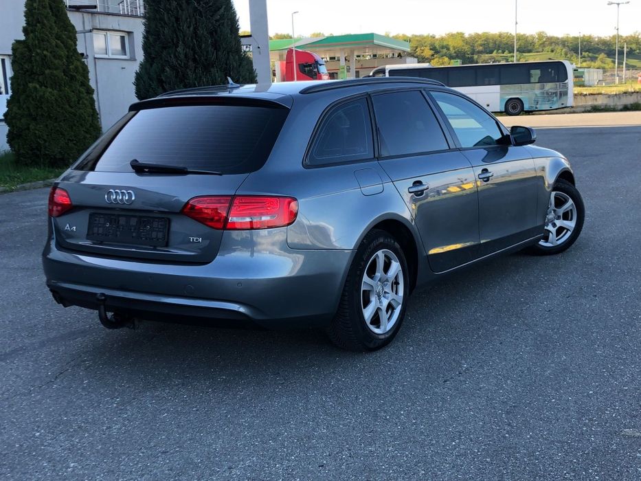 Audi A4 a an fabricatie 03/2013 motor 2.0tdi 136 cp climatronic  navigatie  jante carlig euro 5
---km 234000 carte service carpass
---navigatie