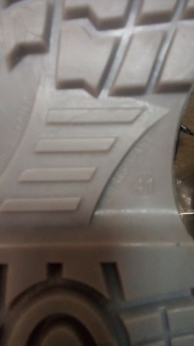 Продам новую обувь