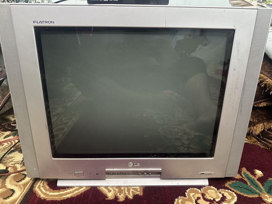 LG televizor sotiladi.