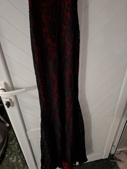 Продавам, рокля от колекцията.