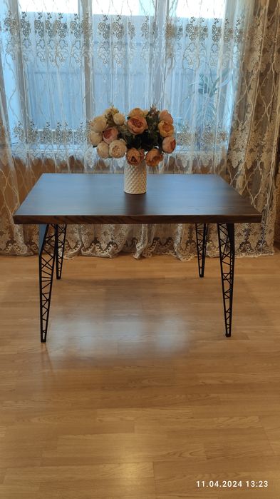 Стол   117х82см.