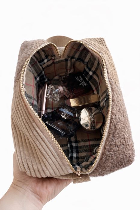 Стилен несесер бежов – мек, модерен дизайн