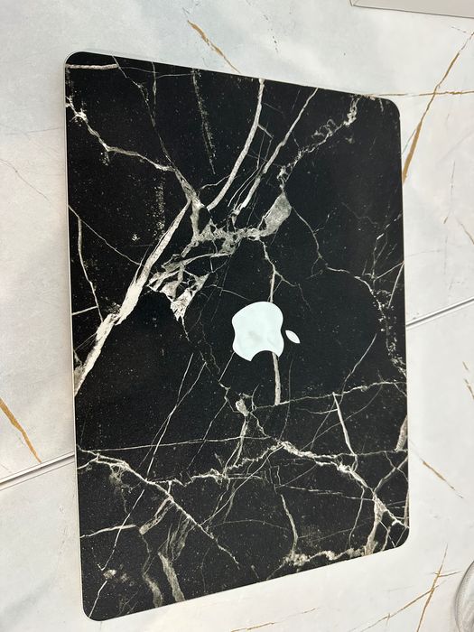 Продам MacBook (в идеальном состоянии)