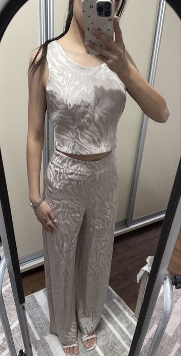 Платье золтистого цвета