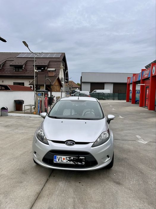 Vand Ford Fiesta GPL . 99000 km în creștere .