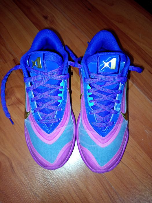 Баскетболни дамски маратонки Nike