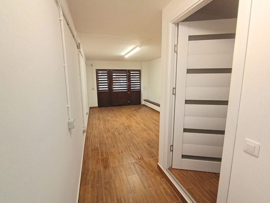 Vand birou, garaj, garsoniera in Cartierul Soarelui zona Oncea.