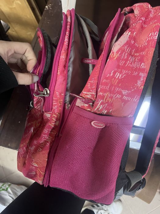 Раница подходяща за по-малки ученици