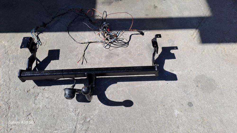 Продавам оригинален теглич за Mazda Demio/ Мазда Демио