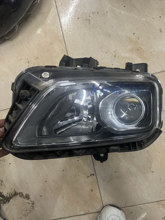 Vand faruri auto