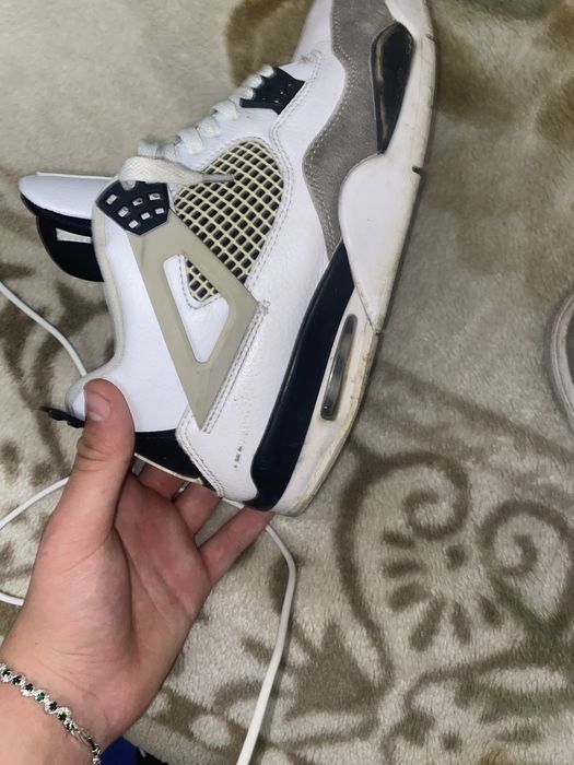 vand papuci jordan 4