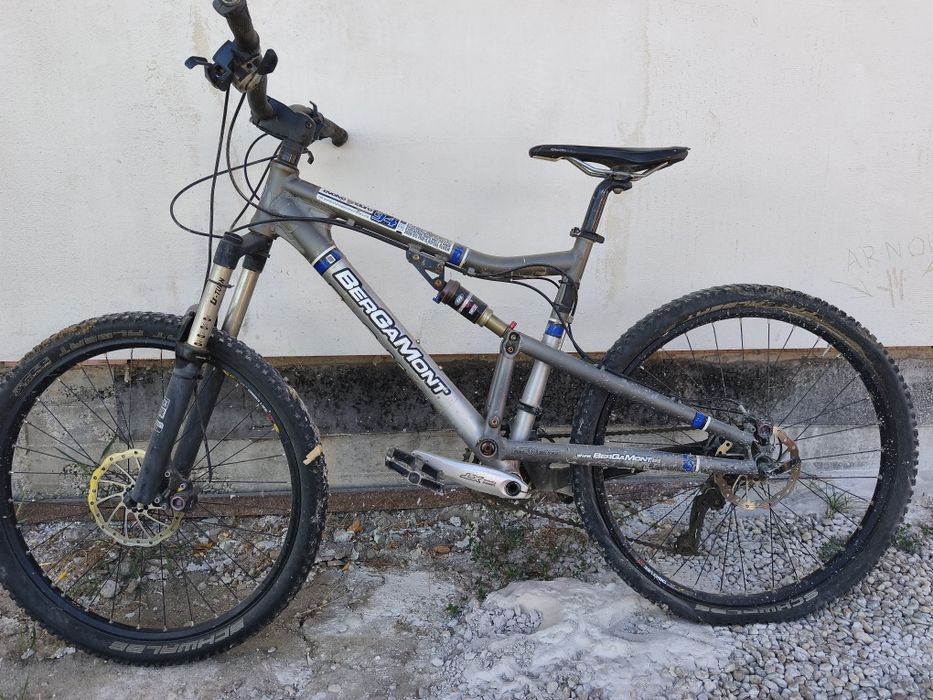 Bicicleta Bergamont downhill