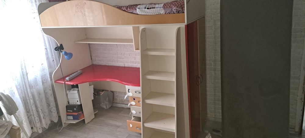 Стол - кровать детская.