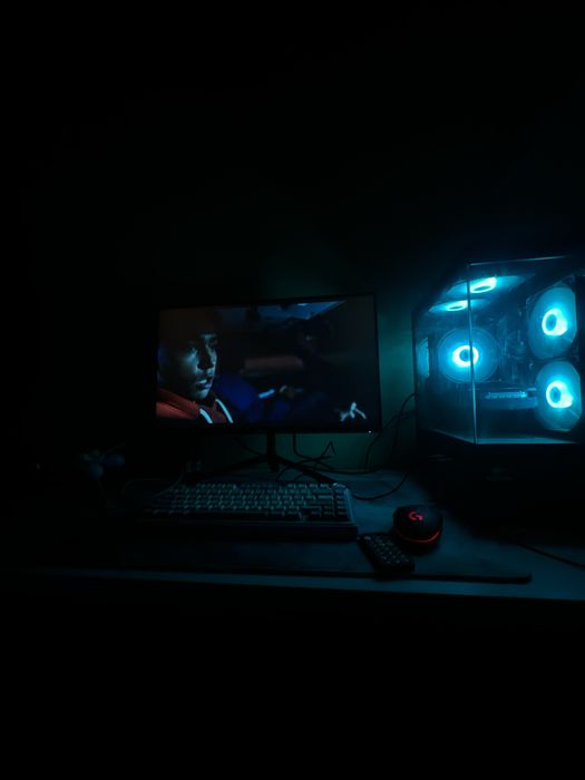 продам компьютер новый года нету