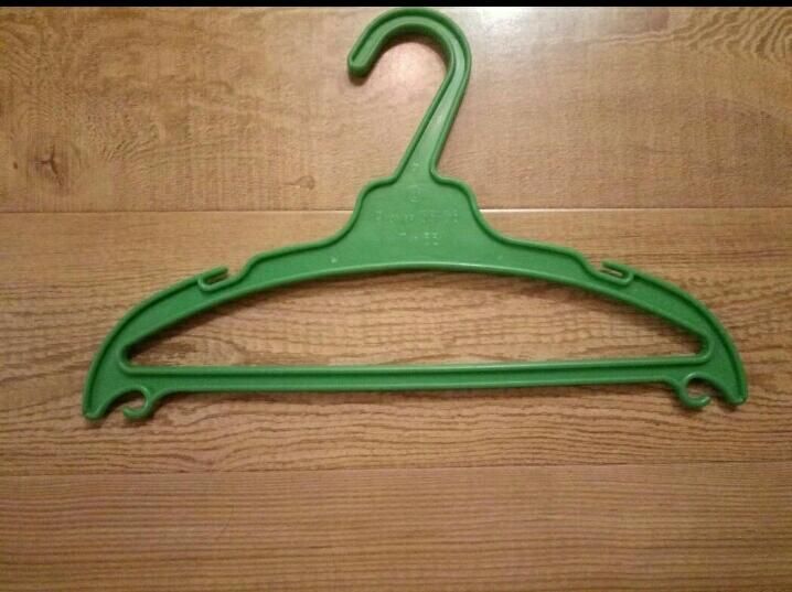 Продам вешалки детские