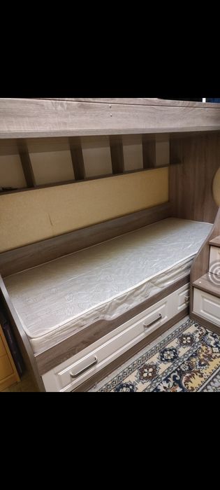 Кровать двухъярусная
