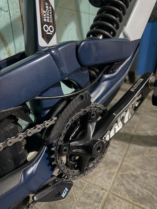Bicicleta downhill YT TUES