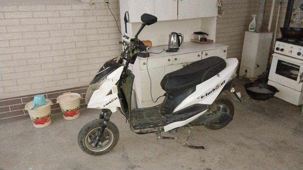 Скутер сотилади 3 млн сум манзил Наманган вилояти Поп шахри