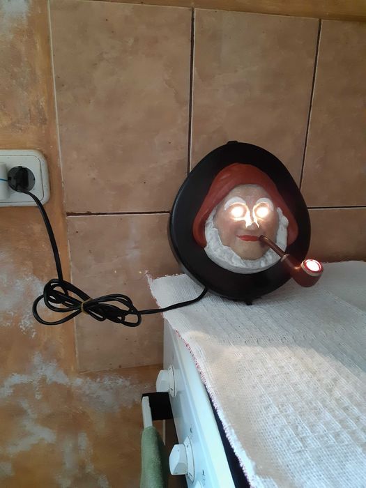 Lampa de veghe pt copii, mos cu pipa, din aluminiu pe suport lemn