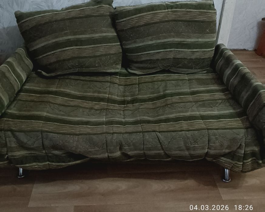 Отдам диван бесплатно.
