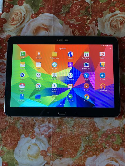 Vand tanleta mare samsung tab 4 cu loc de sim 4G