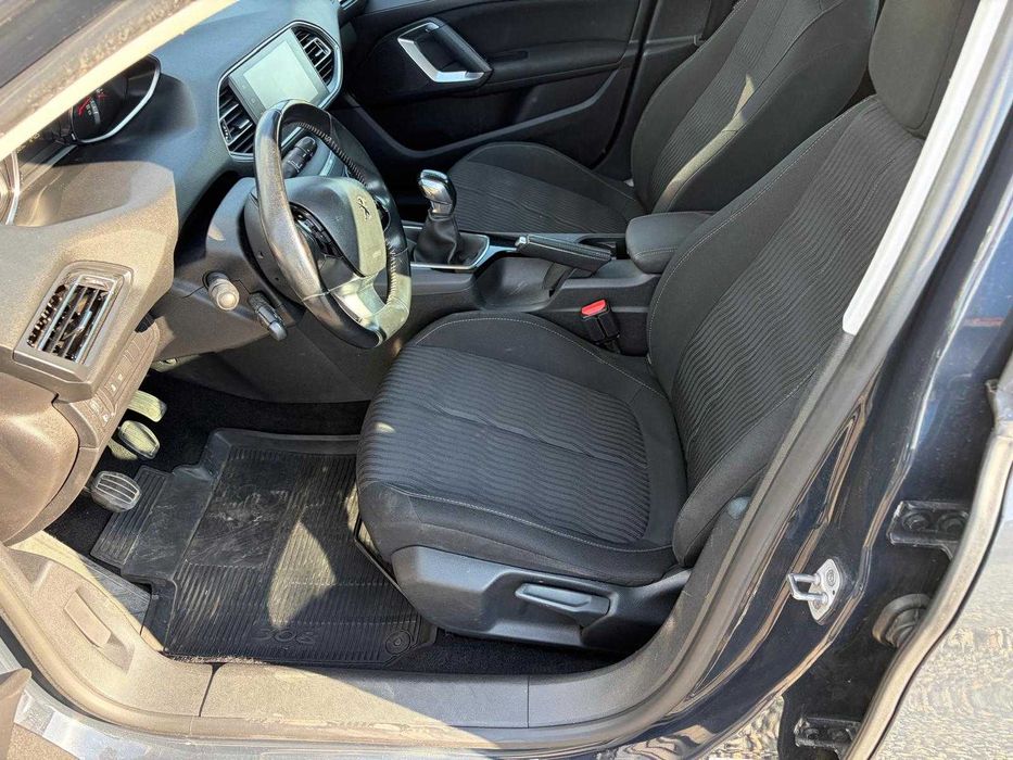 vand PEUGEOT 308  an fabricatie 2017,170 000 km,  euro6 ,pret 7000 euro
