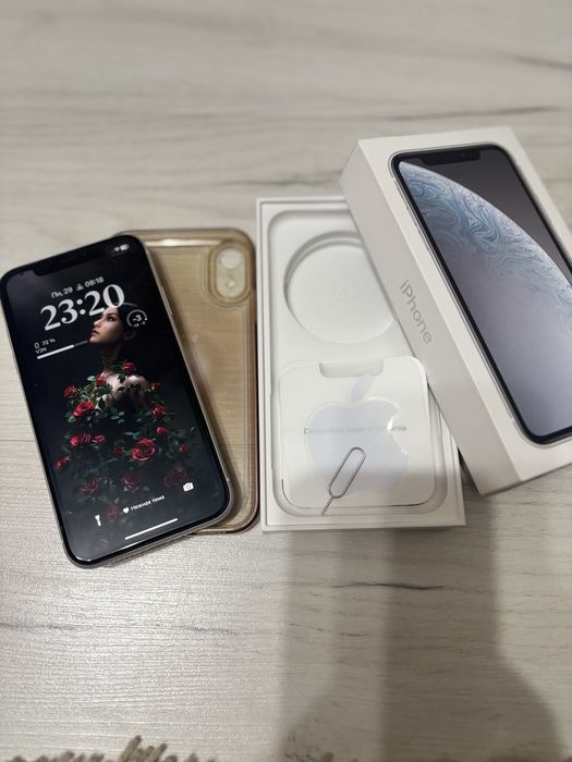 Продам iPhone XR, 64 GB , белый