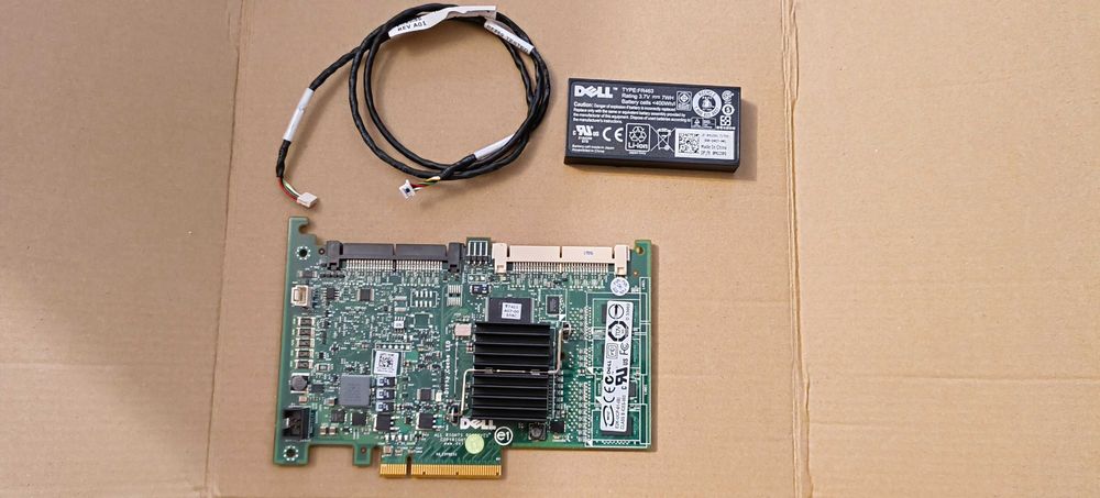 Dell PERC 6/i Integrated RAID контролер (E2K-UCS-61-B) за PowerEdge R710 + кабели и батерия