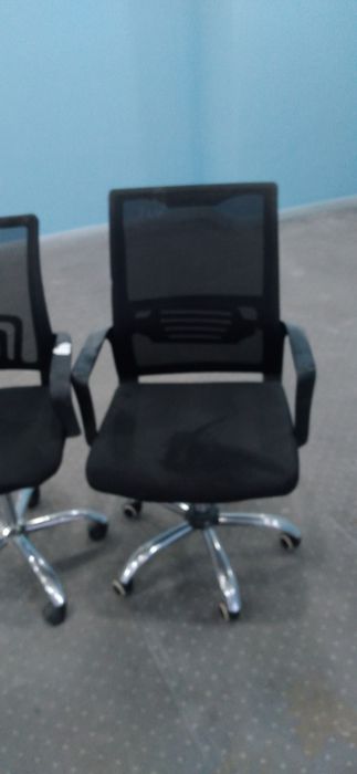 Продаётся офисные кресла количество 15 шт.
