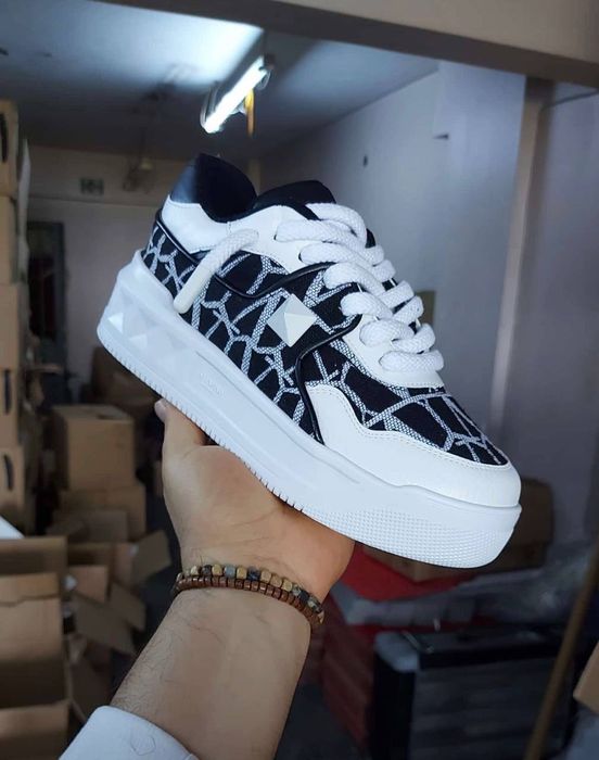 Adidași Valentino