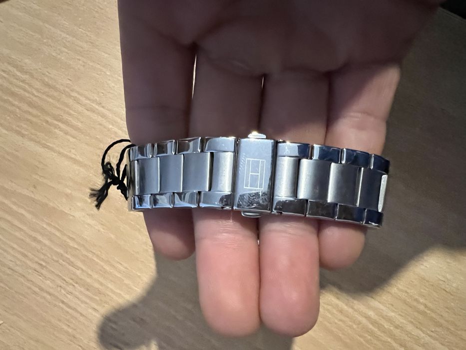 Часовник Tommy Hilfiger нов