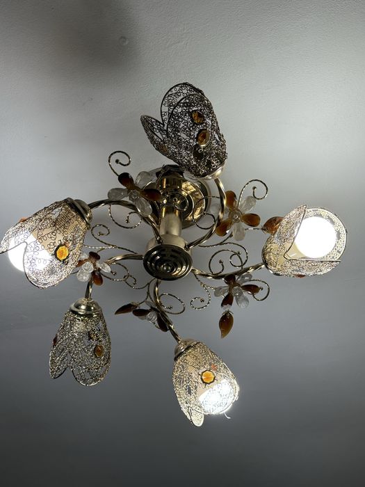 Продам потолочные люстры разные