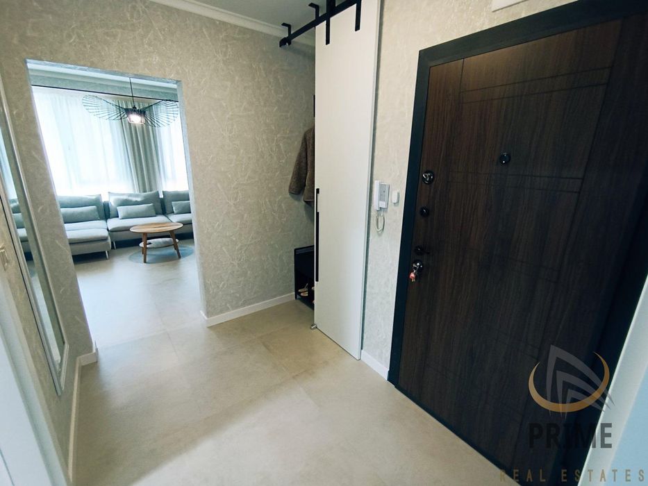 Дава се под наем Двустаен апартамент в Бургас, Център - 80 кв.м за 1000 € - Снимка #8