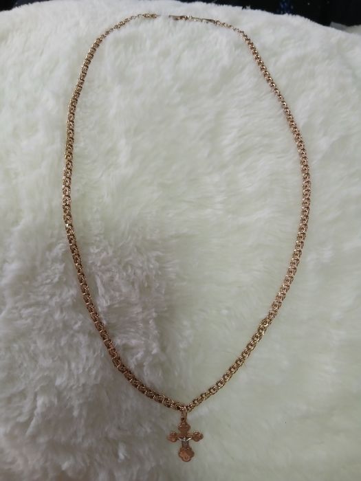 Продаётся золотая цепочка с крестиком