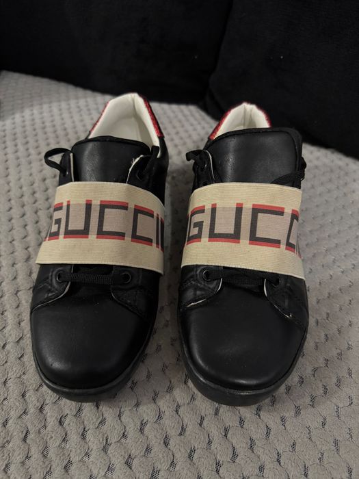 Adidași Gucci ..