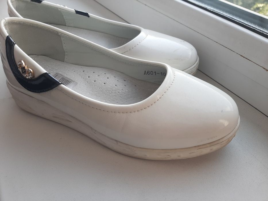 Туфли белые на 7 -8л