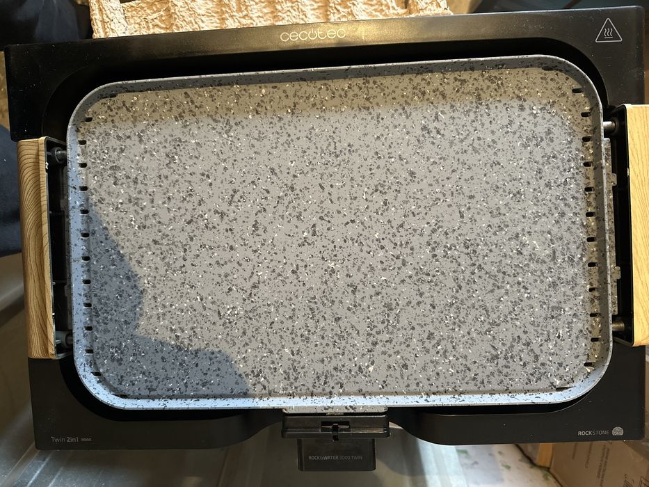 Електрическа скара с плочи за грил и гладка плоча 2 в 1 Cecotec 3000